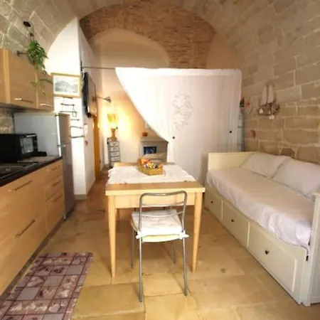 Rubini's House Guest house *