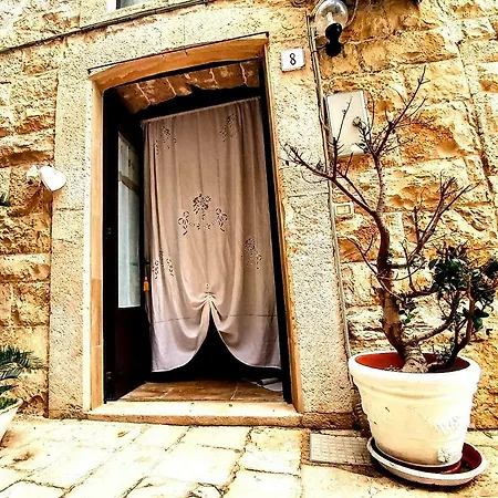 Rubini's House Guest house *