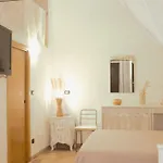 Rubini's House בית הארחה 3*
